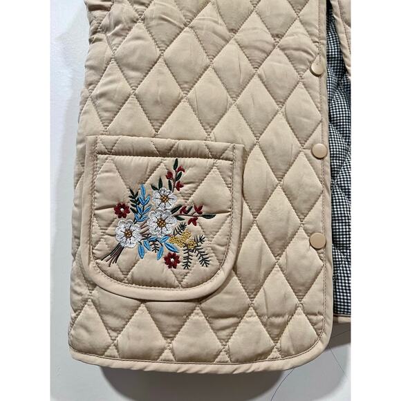 Vintage Style Beige Quilted Vest Women's Size L  Floral Embroidery Pockets - Picture 3 of 7
